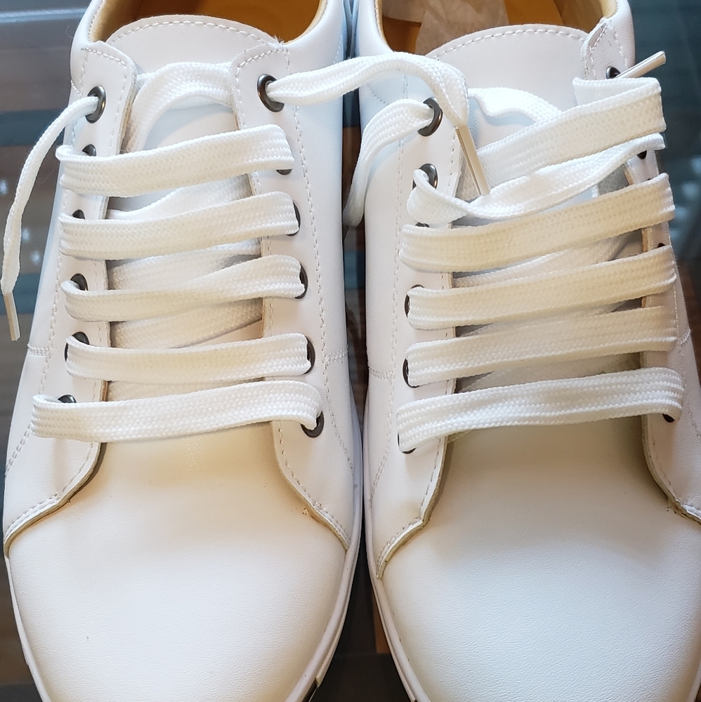 Sneakers - Picture 1 of 5